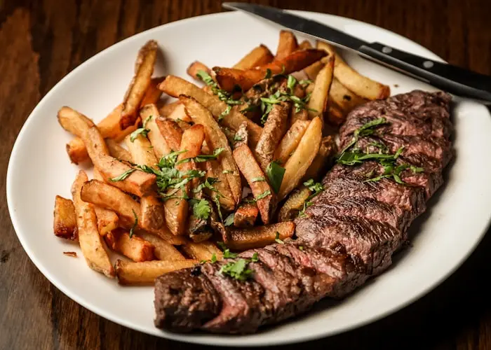 Steak-frites, pièce grillée